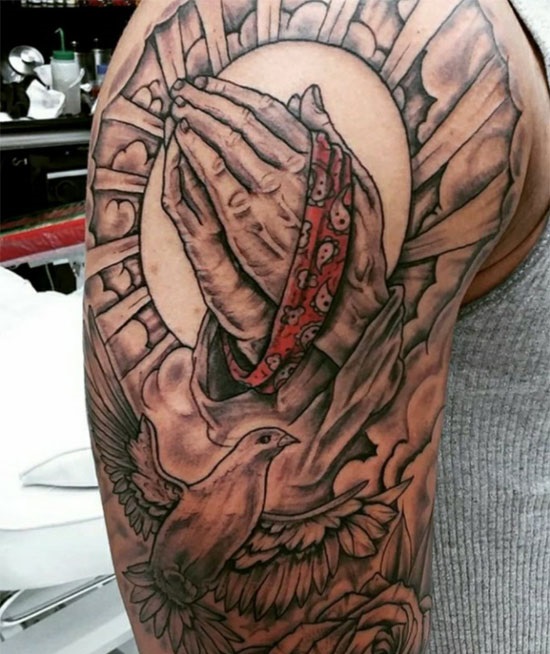 blood gang tattoo on shoulder